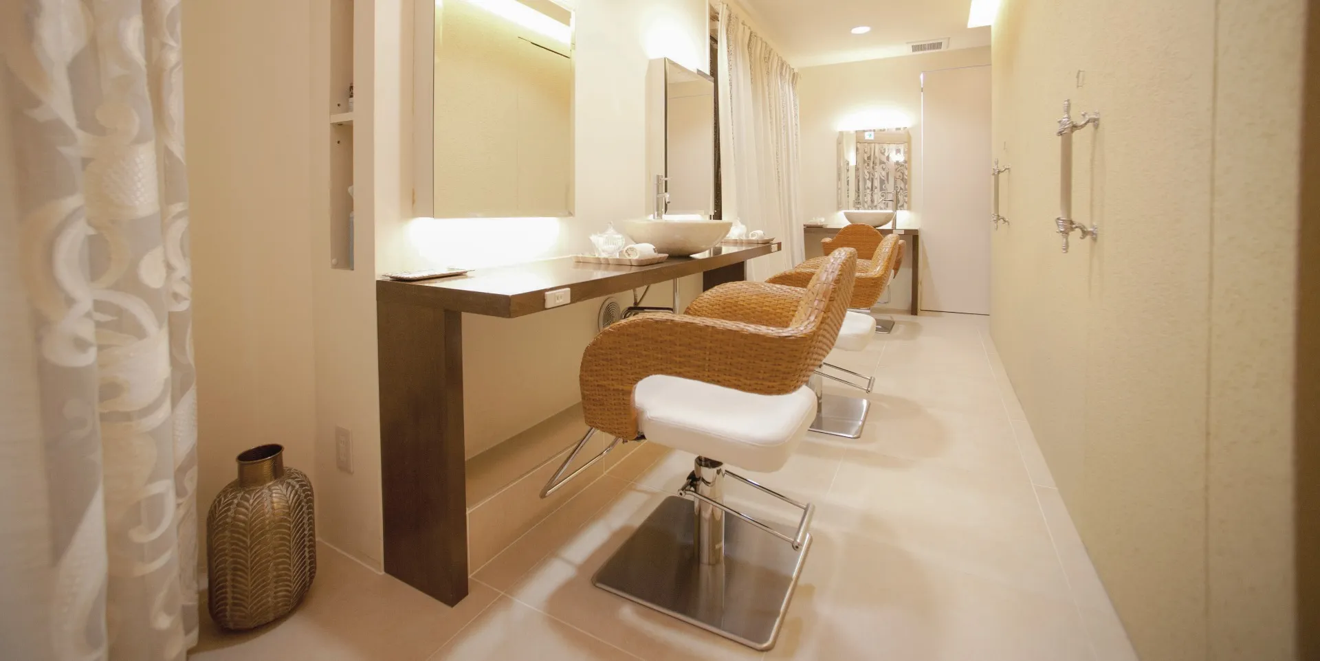 Rアイディア株式会社（ひとときのしずく恵比寿店）